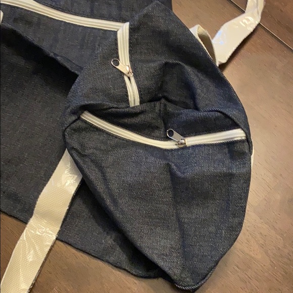 NEW Private Party “Meet Me At The Barre” Gym Bag - Picture 6 of 7